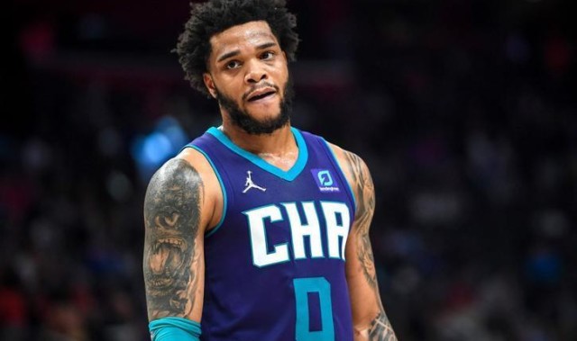 24岁场均20+7+4，冉冉升起的新星，却被禁赛1年，还损失了1亿美元