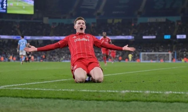 世界杯官网app下载手机版-看人真准！曼城主场痛失好局仍有收获 心仪悍腰完美通过“面试”