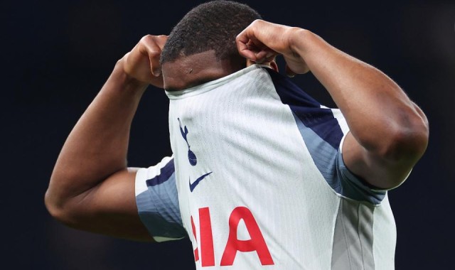 世界杯官方直播软件下载-1-3！十人热刺5连败+11轮不胜，距降级区仅1分，球迷失望半场退场