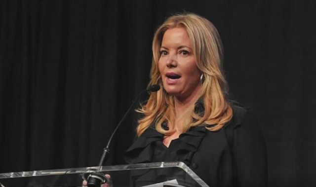 世界杯比赛直播地址-媒体人谈巴斯家族内斗：现在体育世界的宫廷戏 反映的都是人性