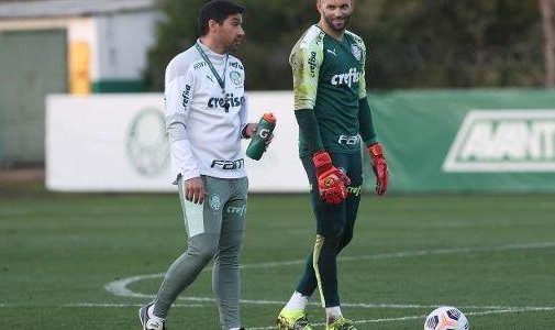 世界杯官方直播软件下载-有球时门将是第一中锋 无球时中锋得是第一中卫？！