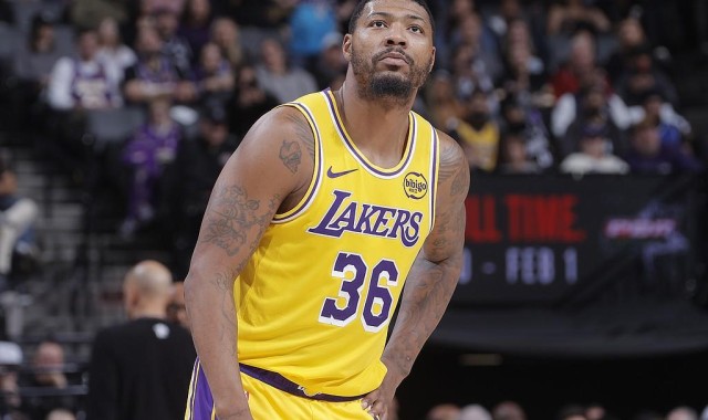 输在三分球，国王全场三分26投17中，湖人36投仅8中