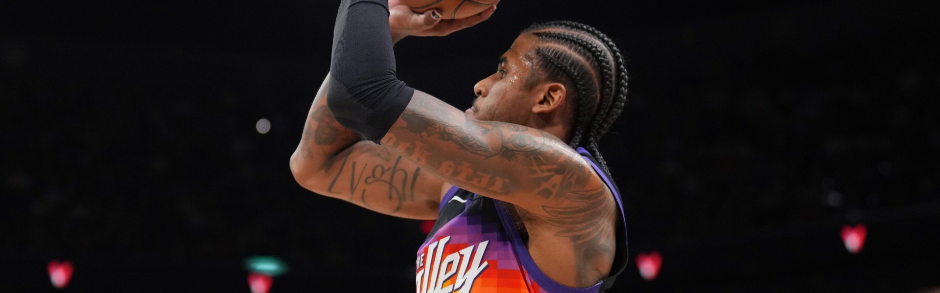 世界杯官方直播软件下载-布克：杰伦·格林开场为我们定下比赛基调 直接拉开了场上空间