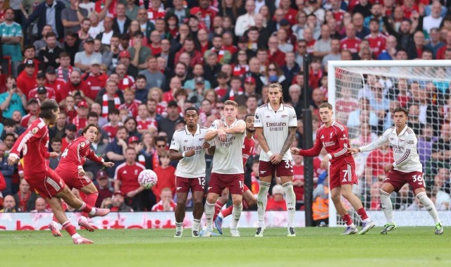 世界杯官方直播软件下载-超远任意球破门，索博斯洛伊英超生涯进球数已上双